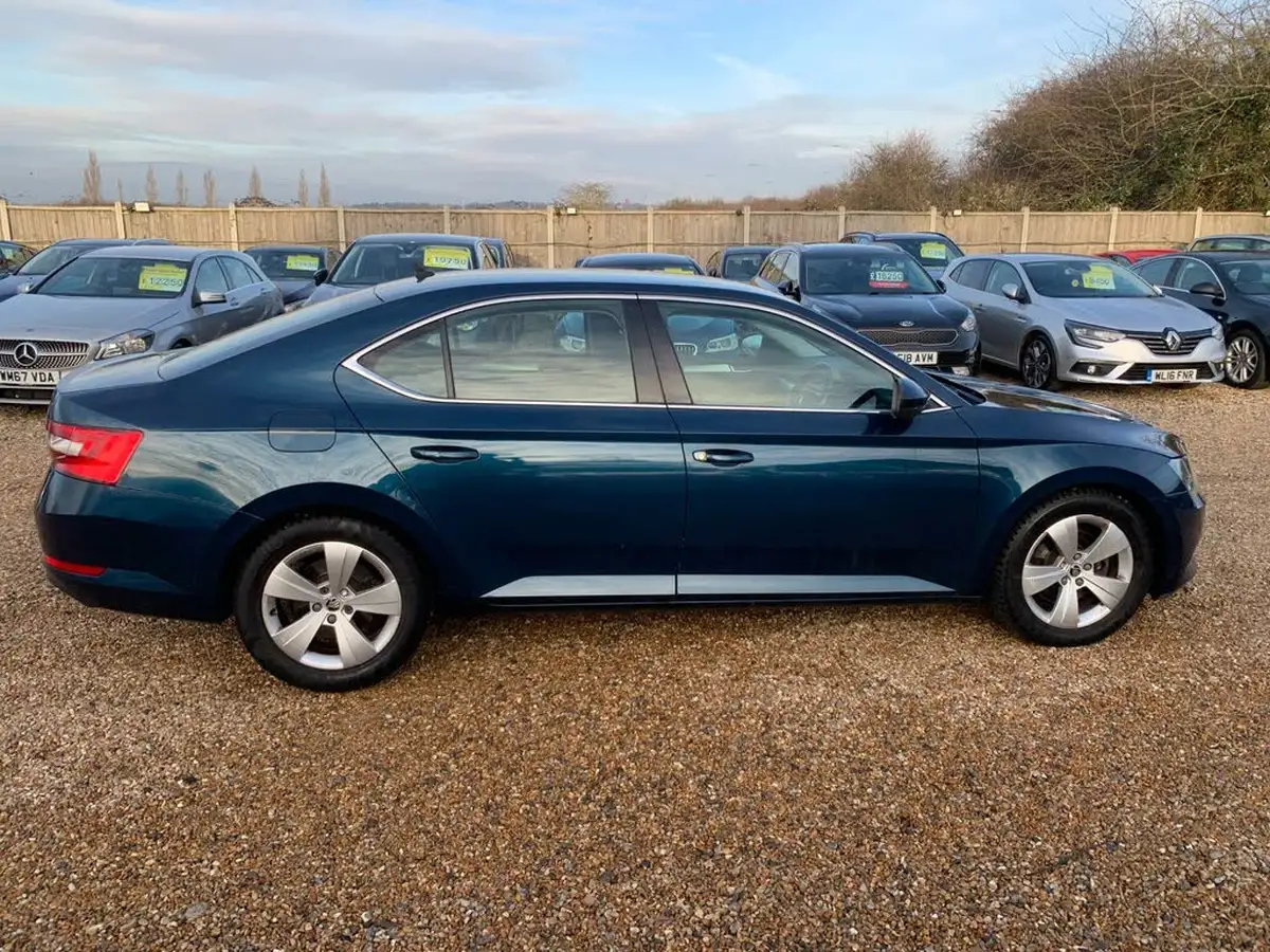 2015-skoda-superb-16tdi-se-120ps-ss-hatchback-big-7