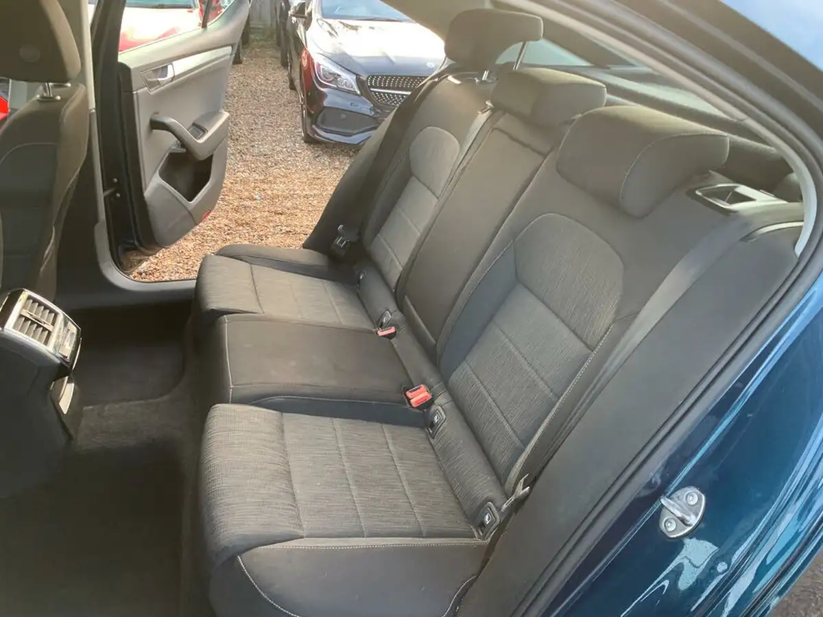 2015-skoda-superb-16tdi-se-120ps-ss-hatchback-big-31