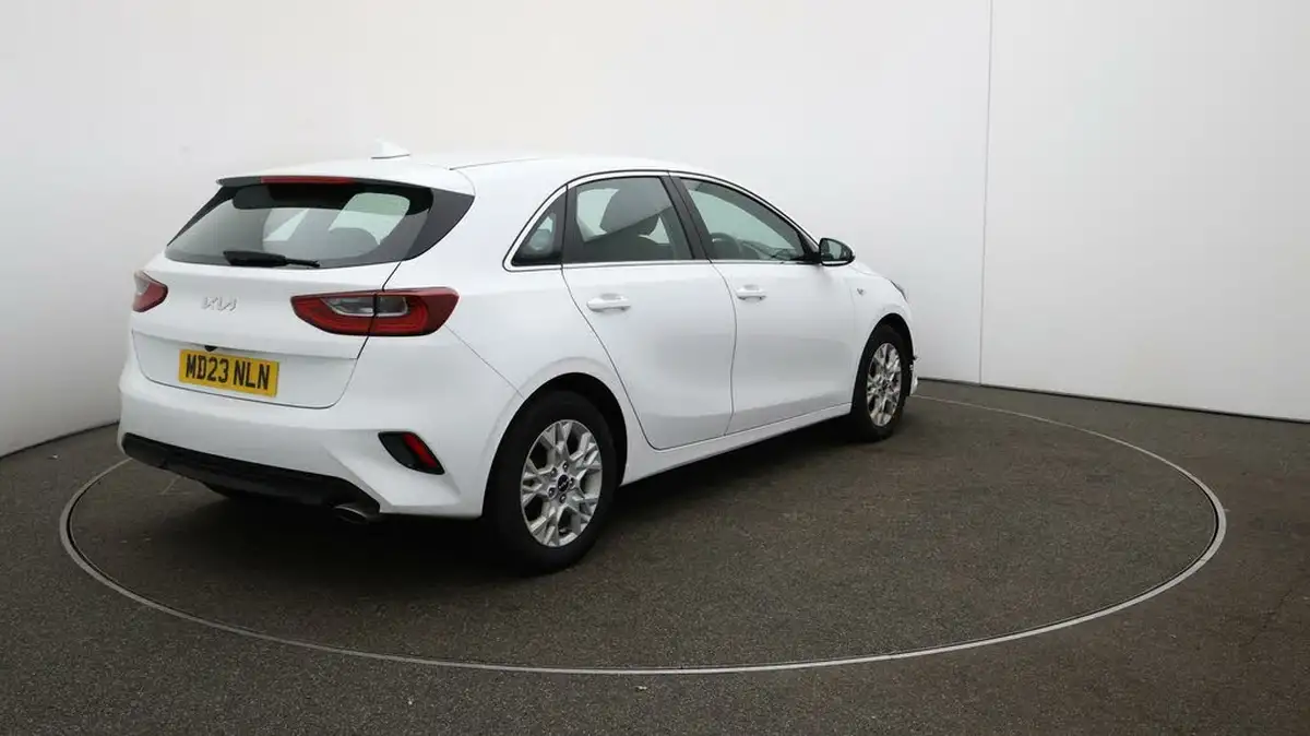 2023-kia-ceed-15-t-gdi-2-158bhp-non-adap-hatchback-big-51