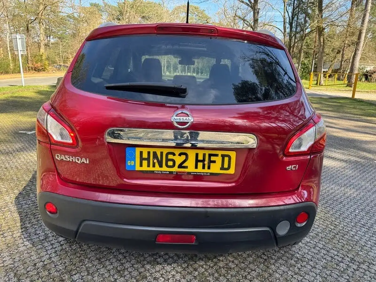 2012-nissan-qashqai-15td-n-tec-big-9