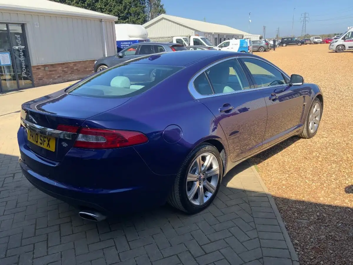 2010-jaguar-xf-30td-luxury-big-8