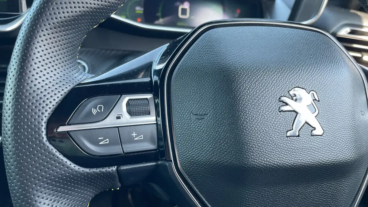 2022-peugeot-208-12-puretech-gt-premium-100bhp-big-22