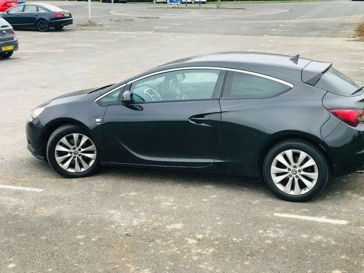 2013-vauxhall-astra-gtc-14-sri-140ps-ss-big-3