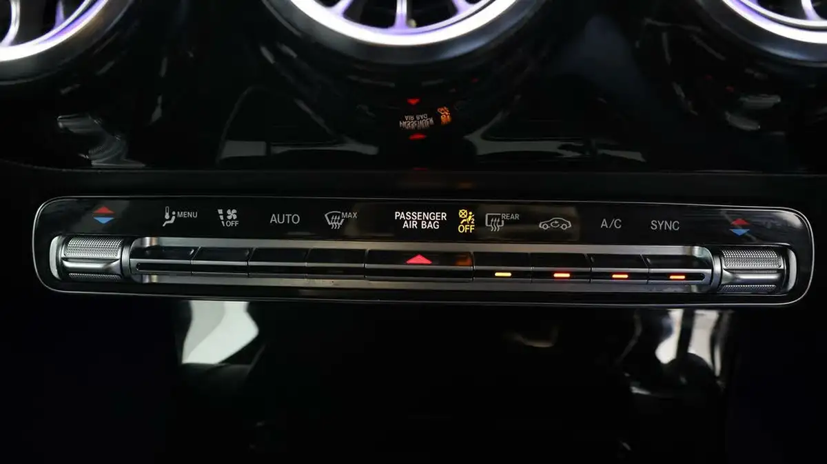 2022-mercedes-benz-cla-13-cla-200-amg-line-premium-plus-night-edition-coupe-4d-big-11
