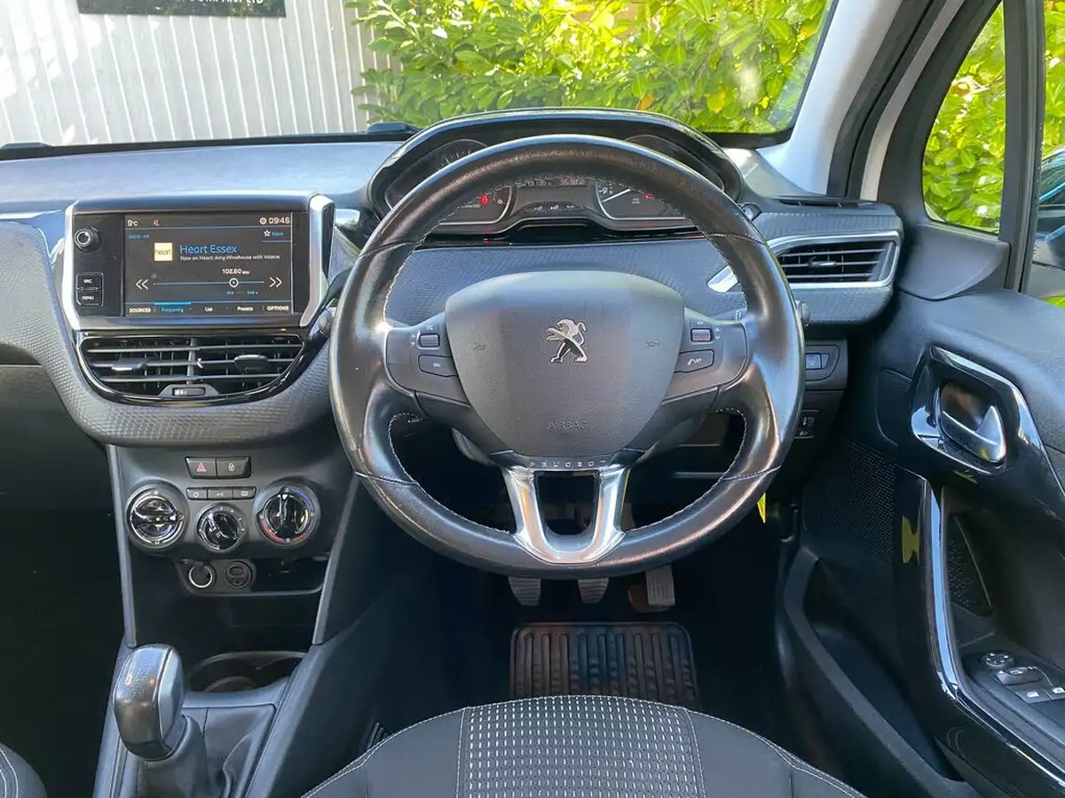 2018-peugeot-208-16bluehdi-allure-75bhp-big-79