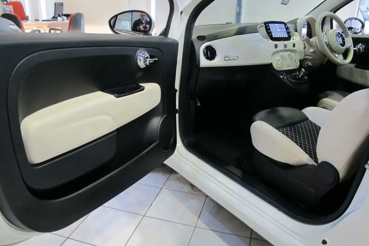 2021-fiat-500-10-dolcevita-big-36