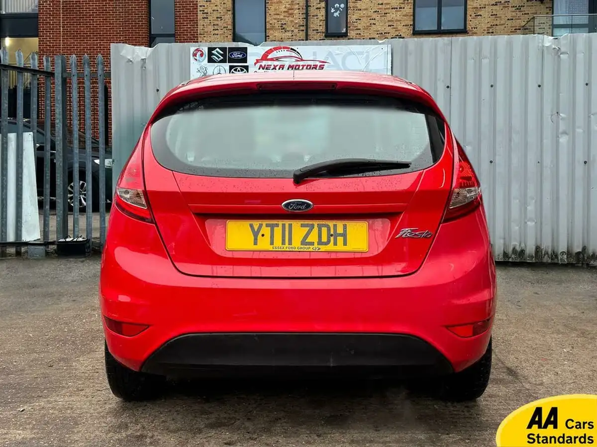 2011-ford-fiesta-125-edge-60ps-3d-big-1