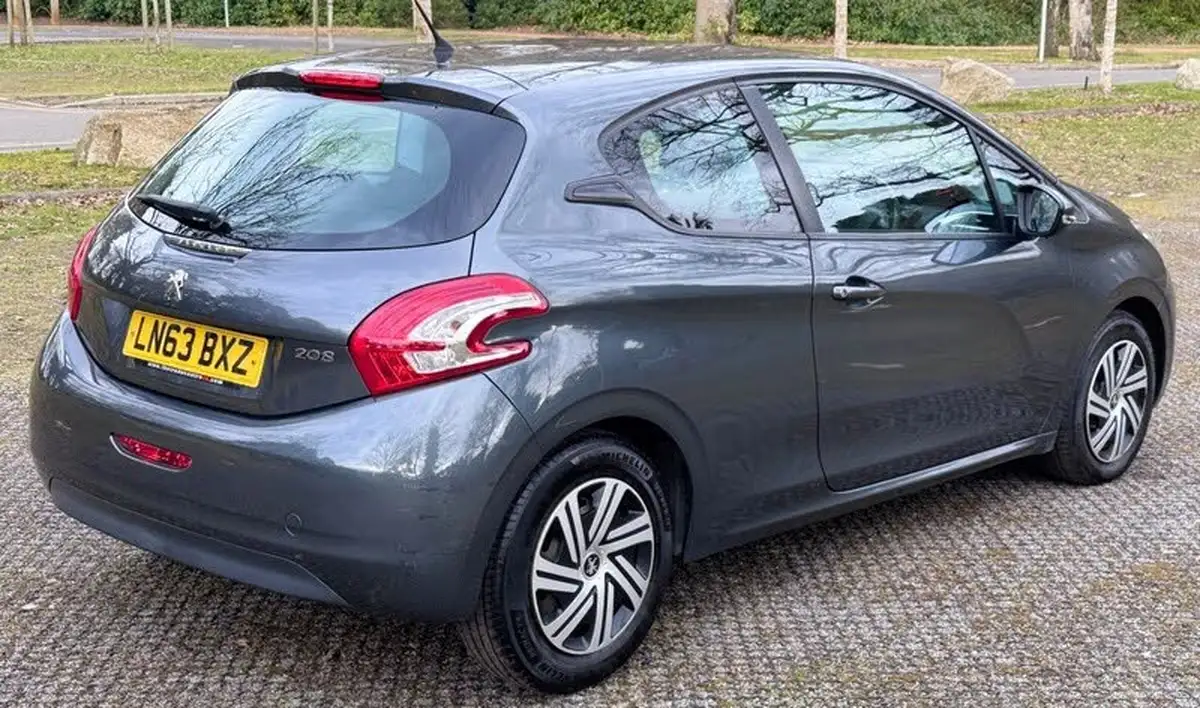 2013-peugeot-208-14td-access-14hdi-3d-big-8