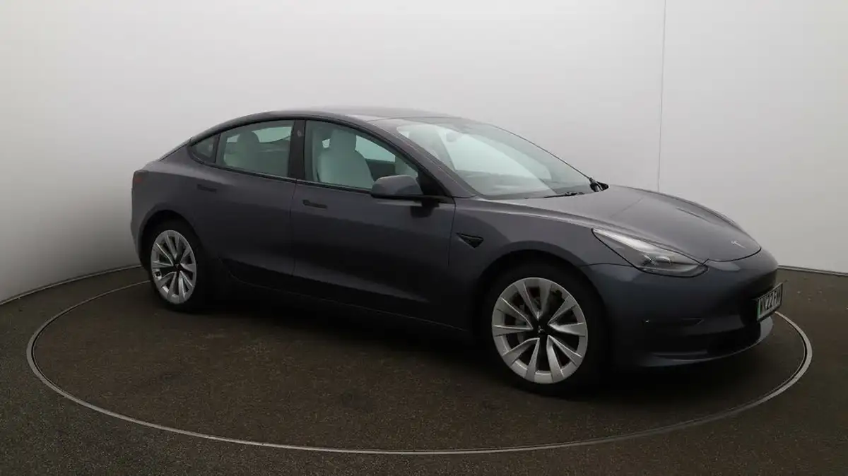 2022-tesla-model-3-e-long-range-big-43