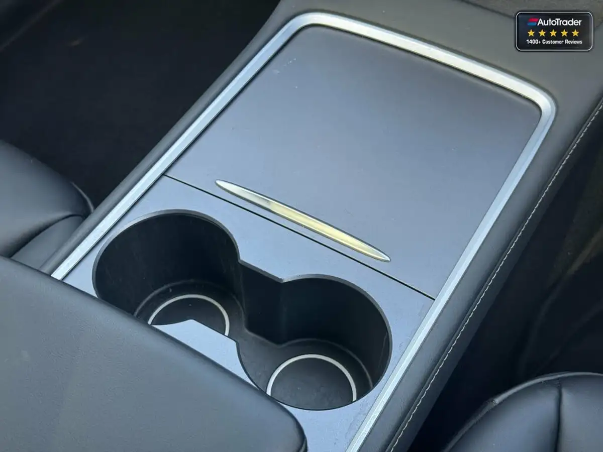 2022-tesla-model-y-e-long-range-big-31