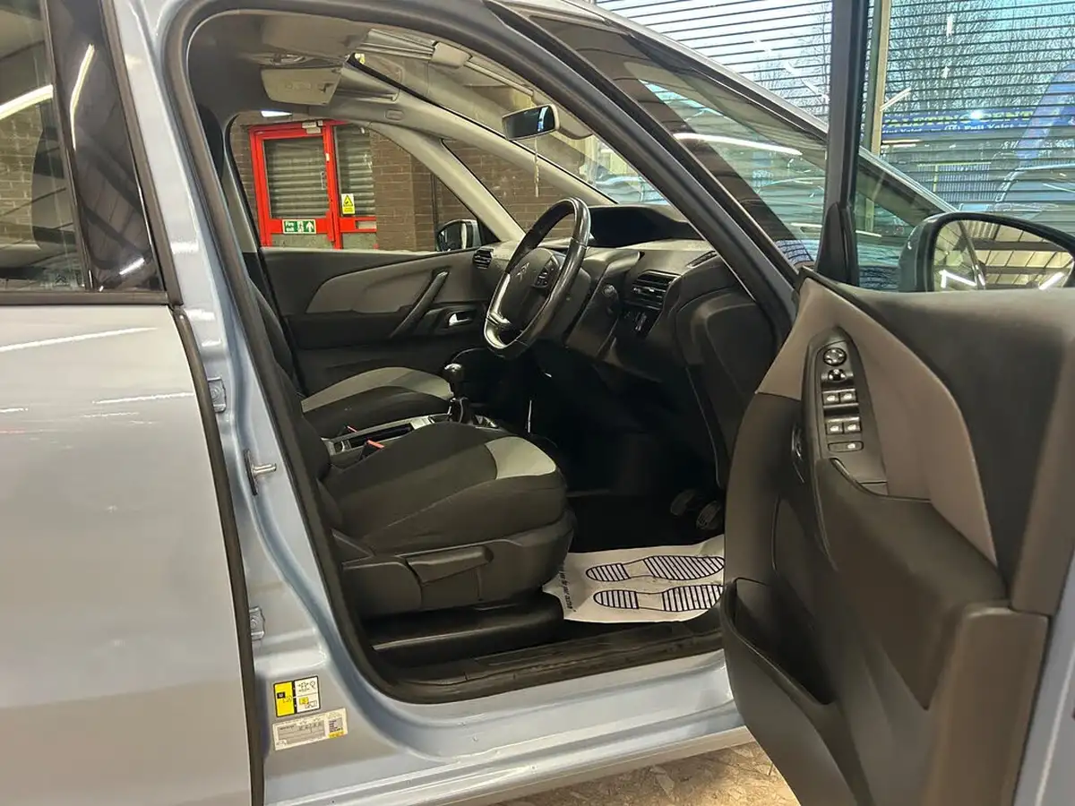 2016-citroen-grand-c4-picasso-16bluehdi-vtr-120ps-big-10