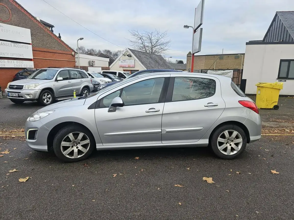 2013-peugeot-308-16hdi-active-fap-nav-big-3