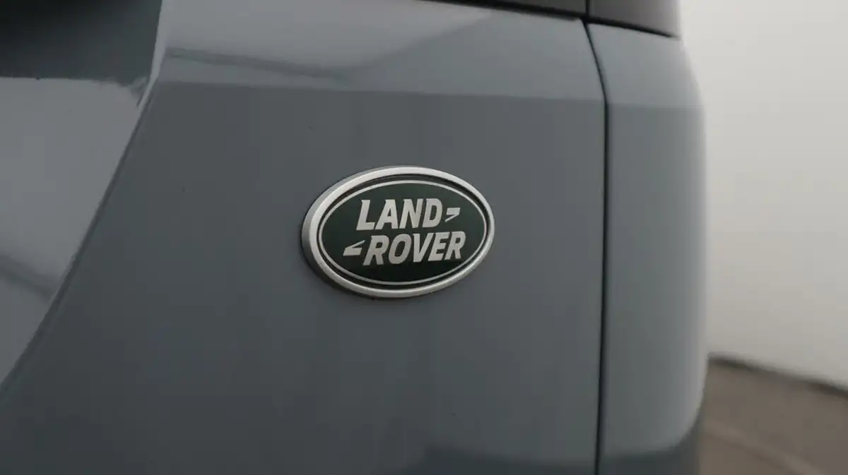 2022-land-rover-range-rover-evoque-15-p300e-r-dynamic-s-big-21