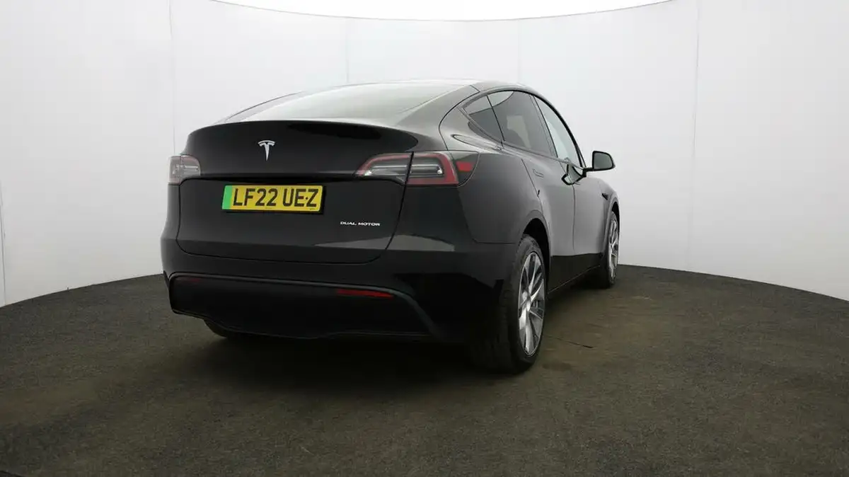 2022-tesla-model-y-e-long-range-big-61
