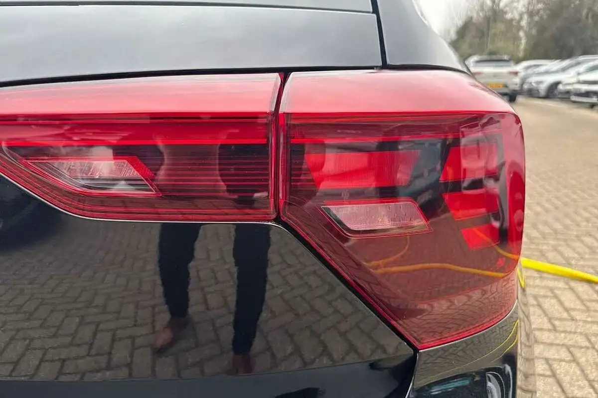 2022-volkswagen-polo-10-tsi-life-big-21