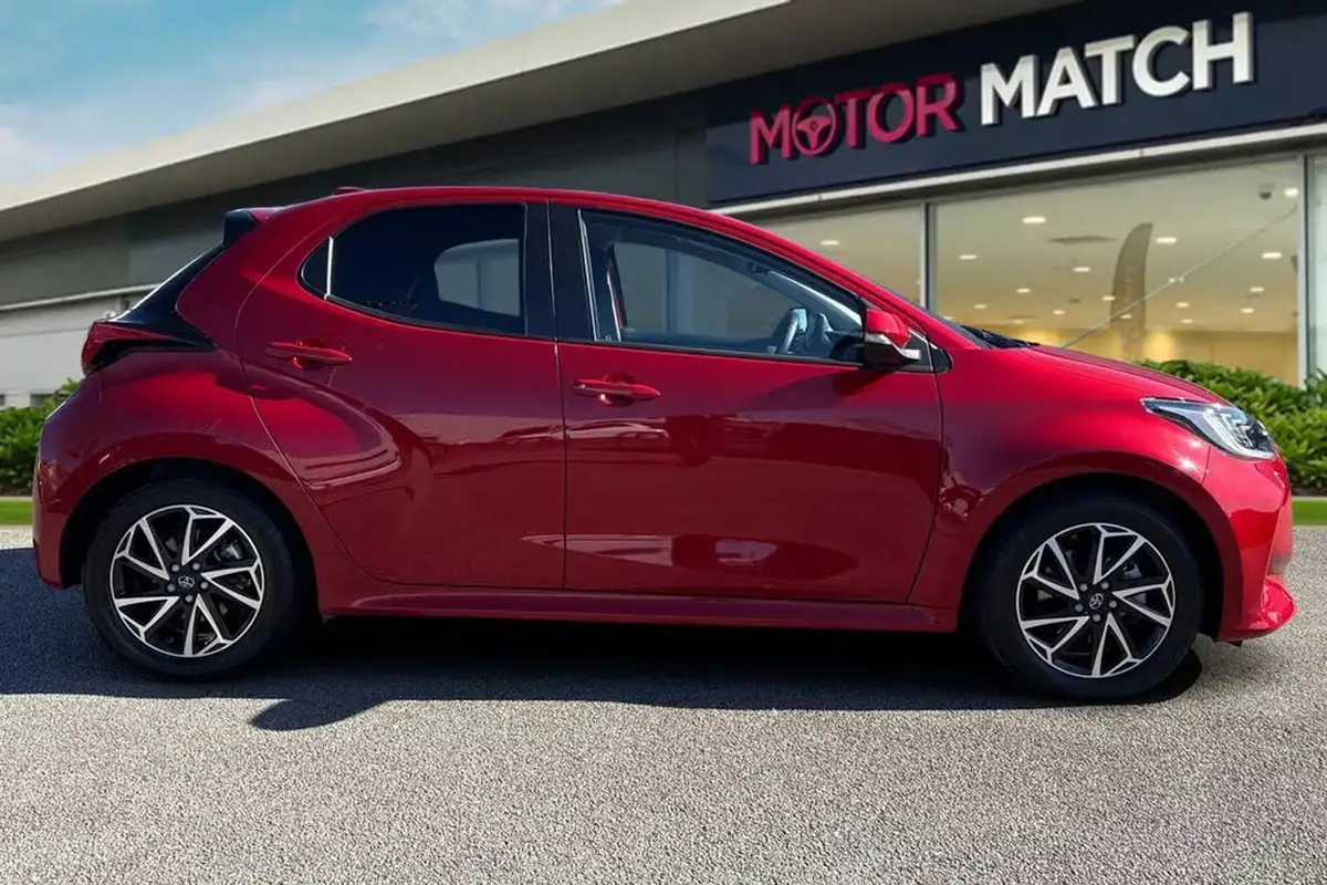 2022-toyota-yaris-15-vvt-i-design-big-2