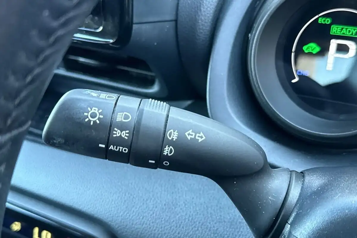 2022-toyota-yaris-15-vvt-i-design-big-30