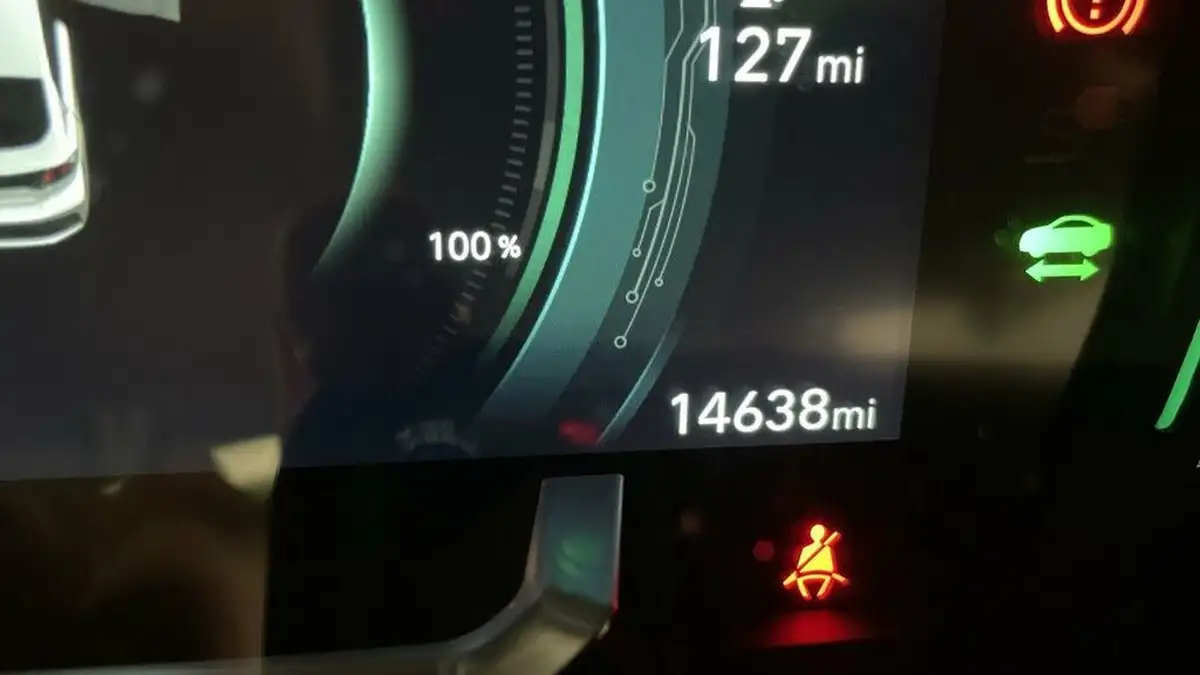 2022-hyundai-ioniq-e-premium-se-electric-big-25