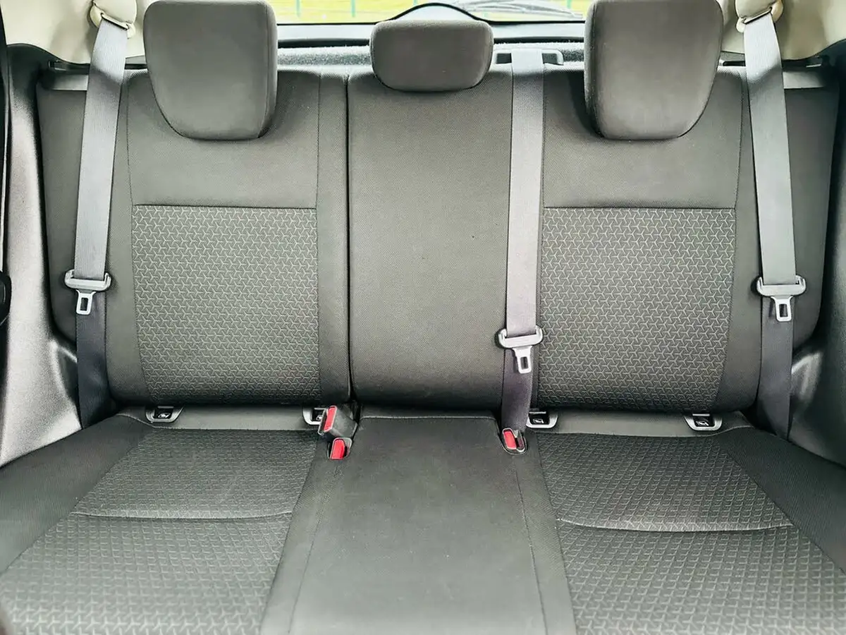 2019-suzuki-swift-12-dualjet-attitude-big-54