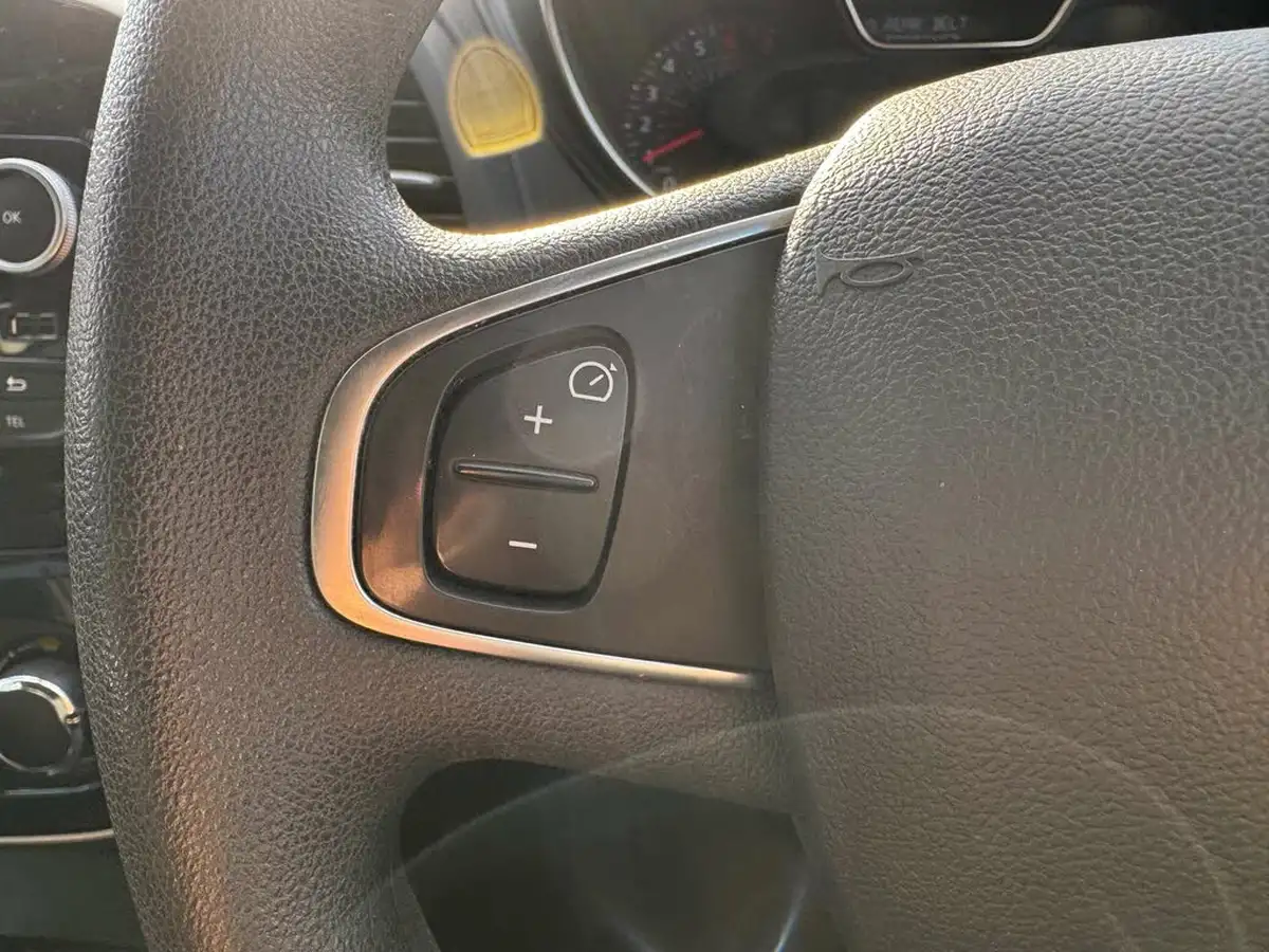 2019-renault-captur-09-tce-play-big-29