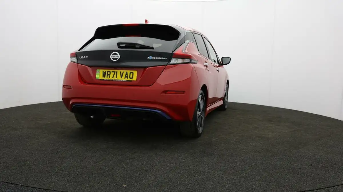 2021-nissan-leaf-e-tekna-big-74