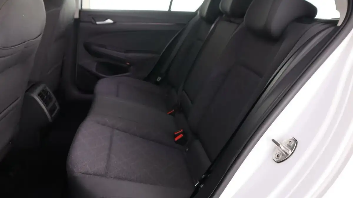 2022-volkswagen-golf-15-tsi-life-150ps-hatchback-big-17