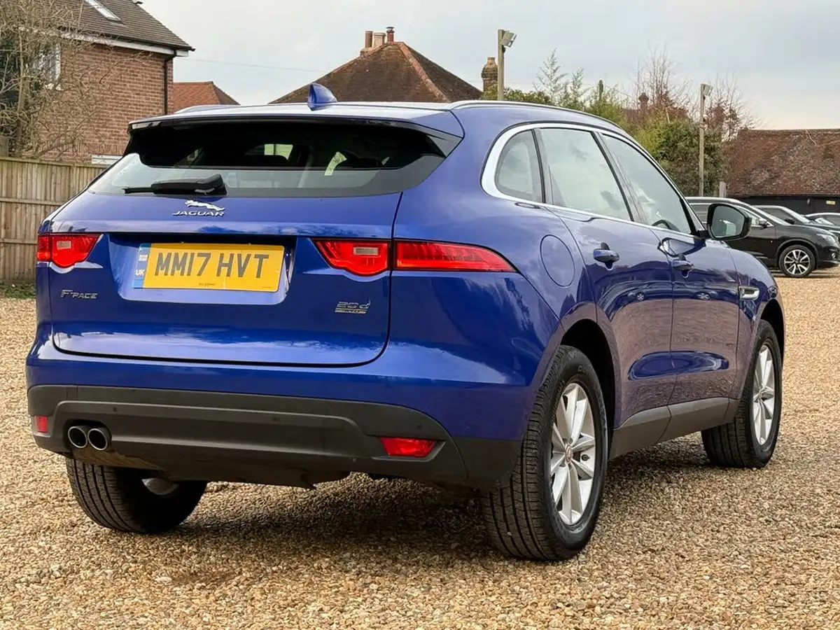 2017-jaguar-f-pace-20-i4d-prestige-180ps-awd-ss-auto-big-1