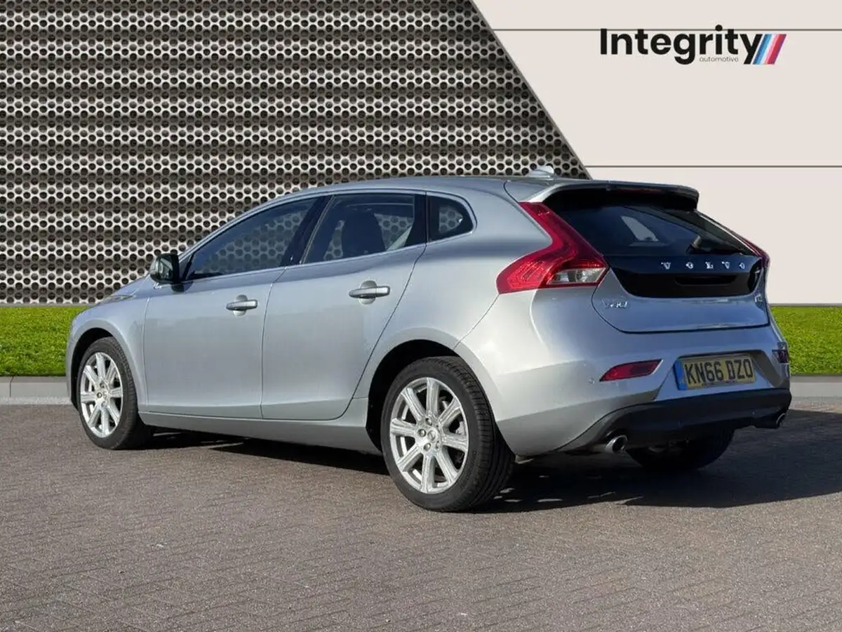 2016-volvo-v40-20td-d4-inscription-geartronic-big-4