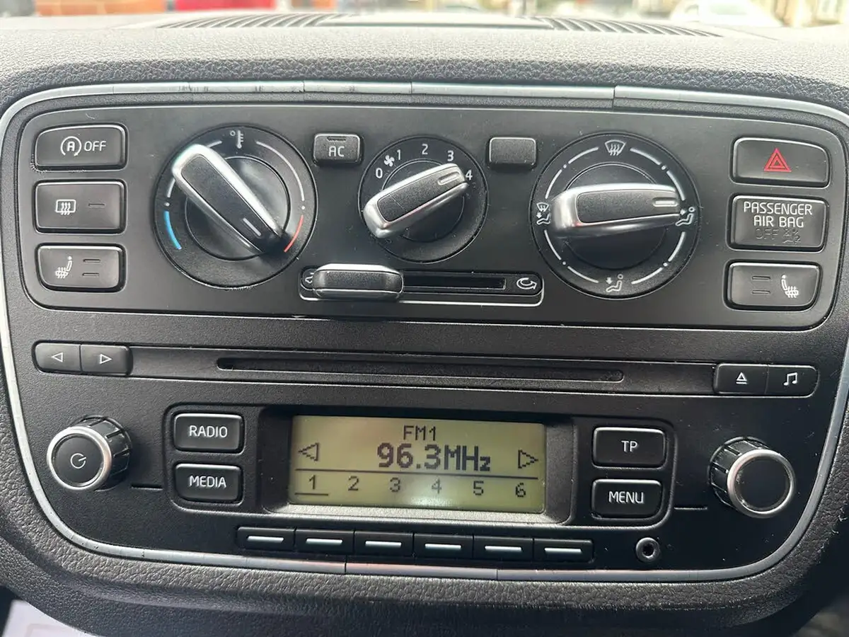 2012-skoda-citigo-10-elegance-59bhp-5d-big-17