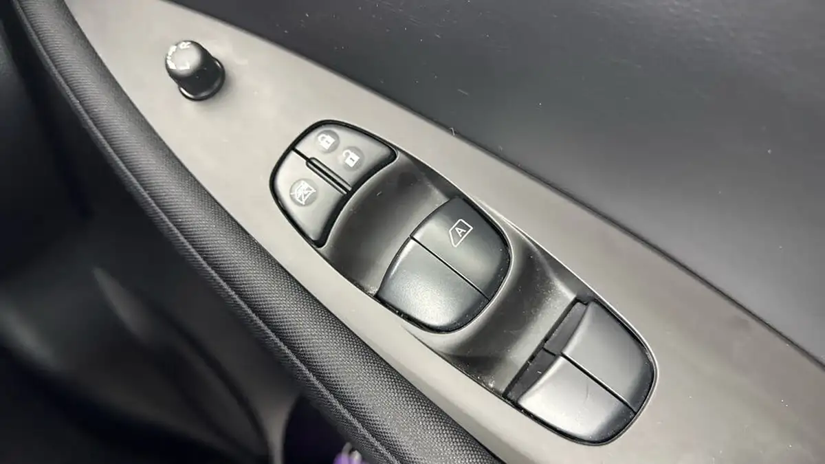 2023-nissan-leaf-e-acenta-39kwh-big-20