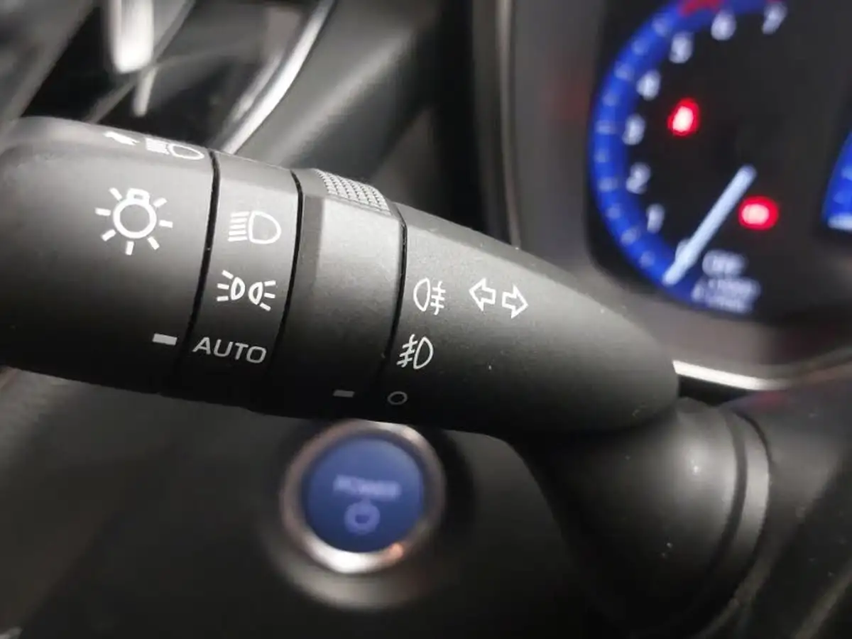 2021-toyota-corolla-18-vvt-i-icon-spare-wheel-hatchback-5d-big-13