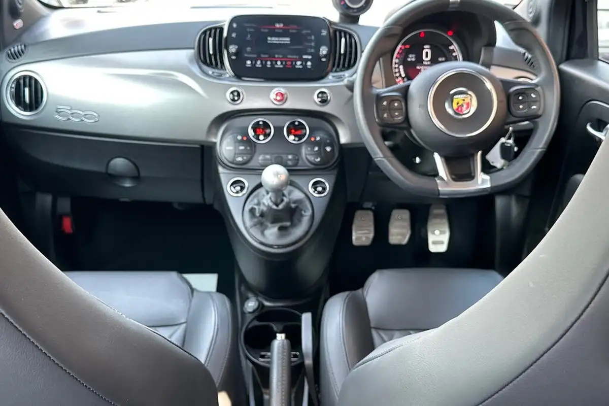 2022-abarth-595-14-tjet-turismo-big-15