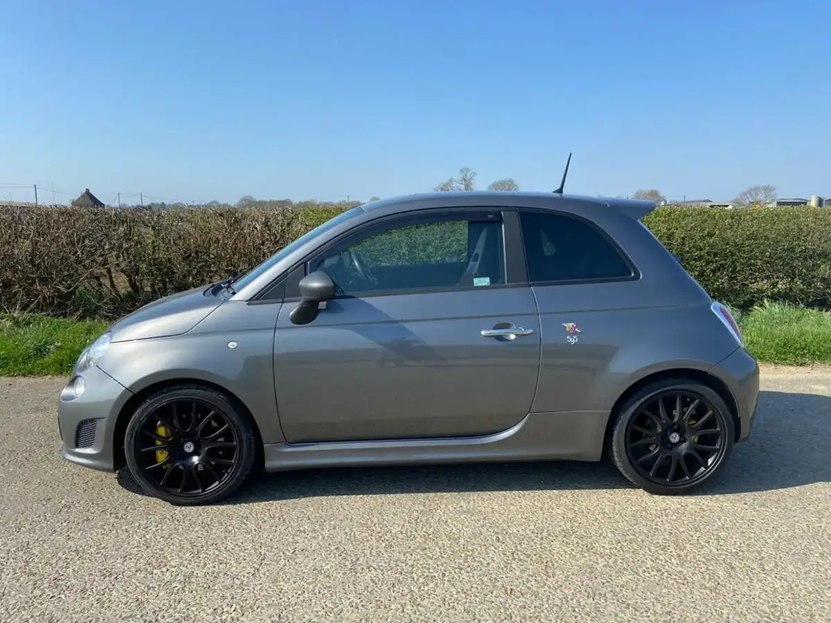 2016-abarth-500-14-tjet-595-competizione-big-6