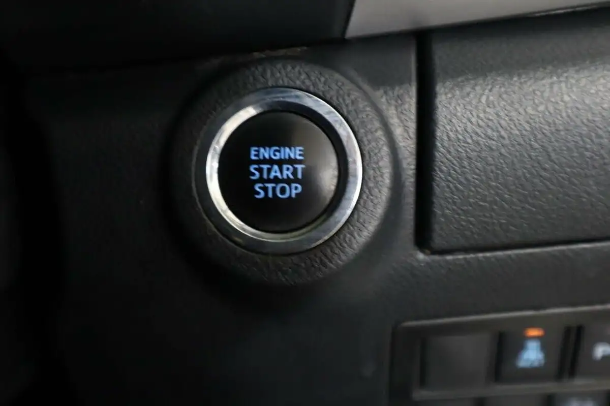 2021-toyota-hi-lux-28d-4d-invincible-204hpeu6d-auto-big-19