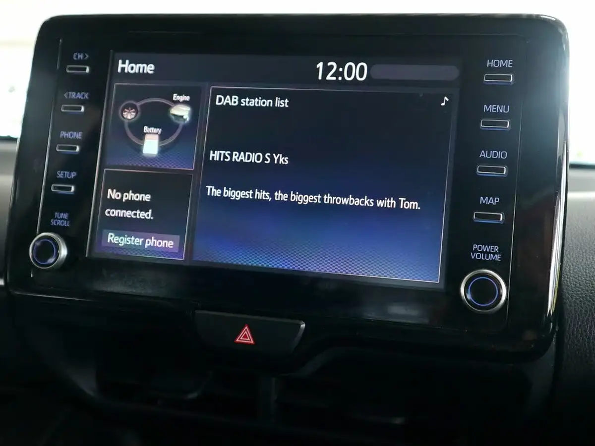 2021-toyota-yaris-15-vvt-i-design-big-26