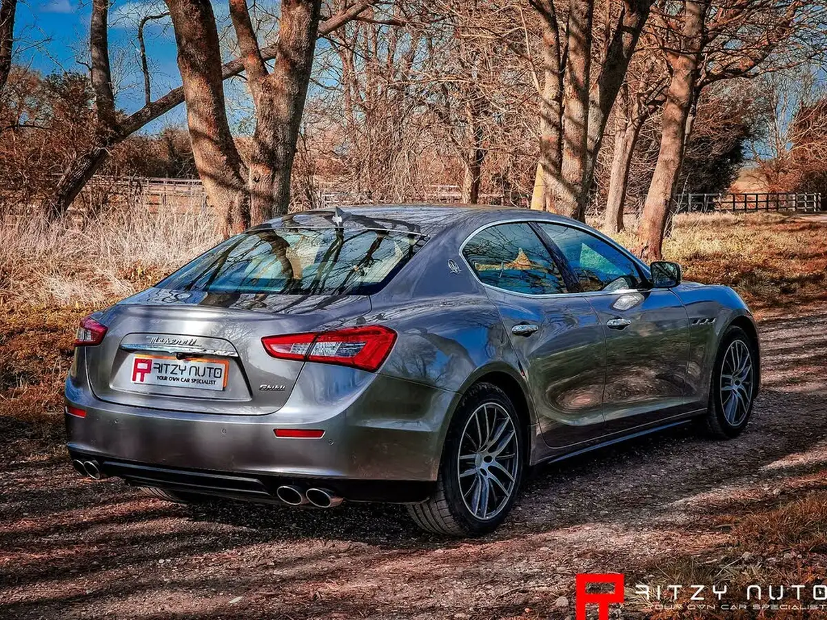 2016-maserati-ghibli-30td-big-40