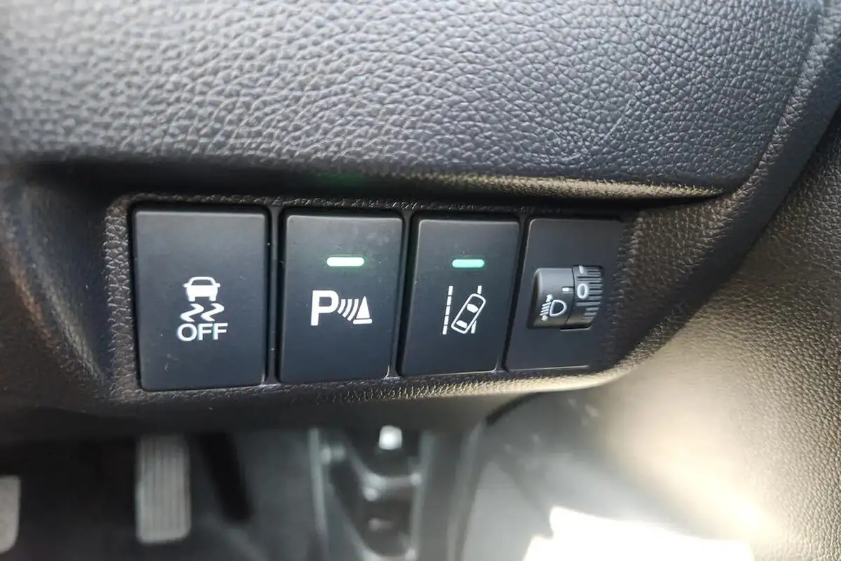 2017-honda-jazz-13-i-vtec-se-navi-cvt-big-18