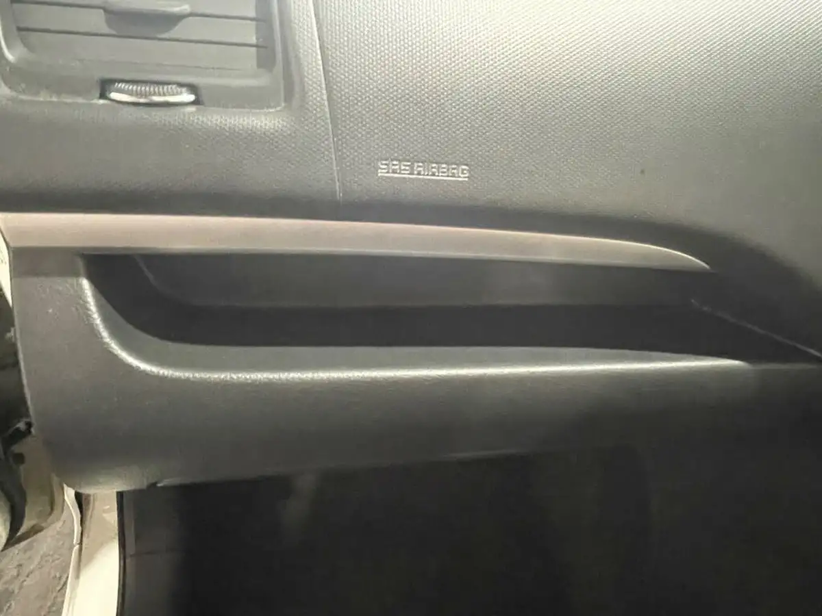 2010-suzuki-swift-12-sz3-3d-big-10