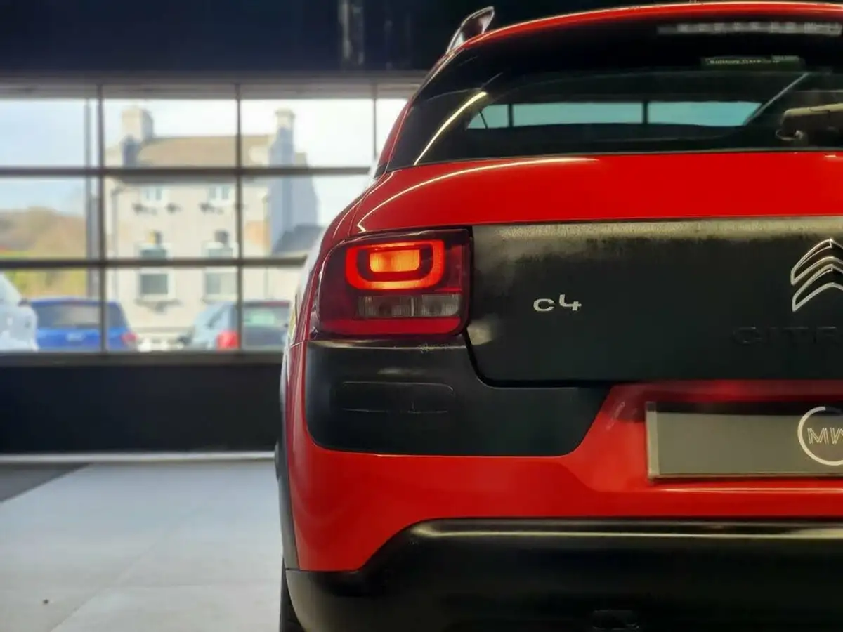 2016-citroen-c4-cactus-12-puretech-feel-110ps-ss-big-18