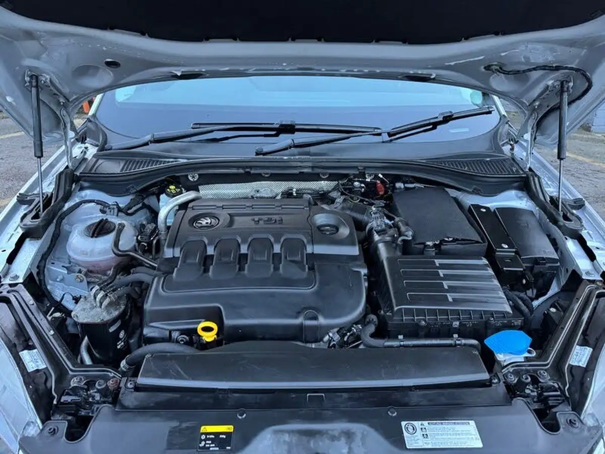 2015-skoda-superb-16tdi-se-120ps-ss-hatchback-big-29
