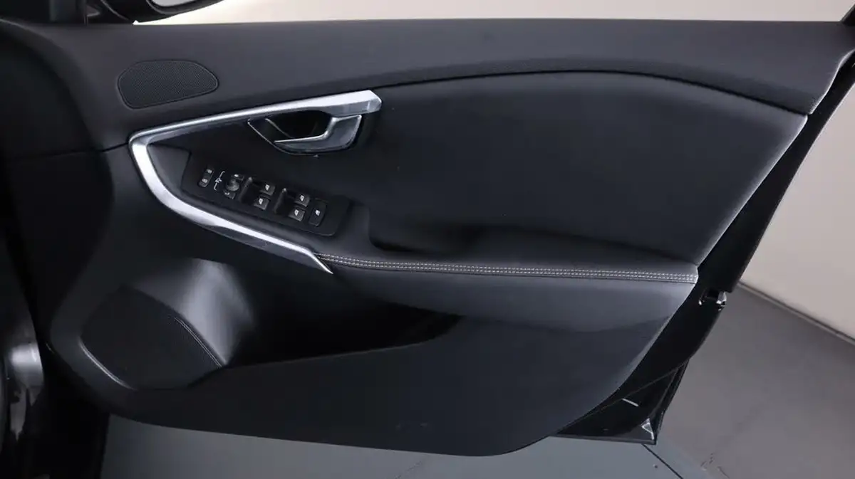 2019-volvo-v40-20td-d2-r-design-geartronic-big-14