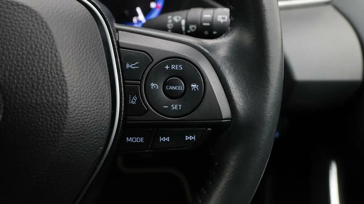 2022-toyota-corolla-18-vvt-i-icon-120bhp-trk-hatchback-5d-big-25