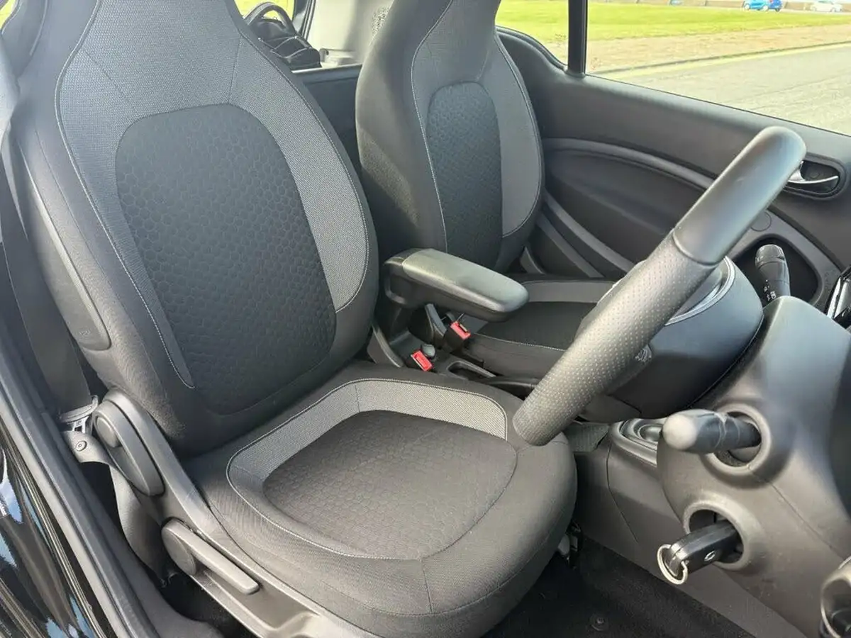 2020-smart-fortwo-eq-pulse-premium-coupe-big-3