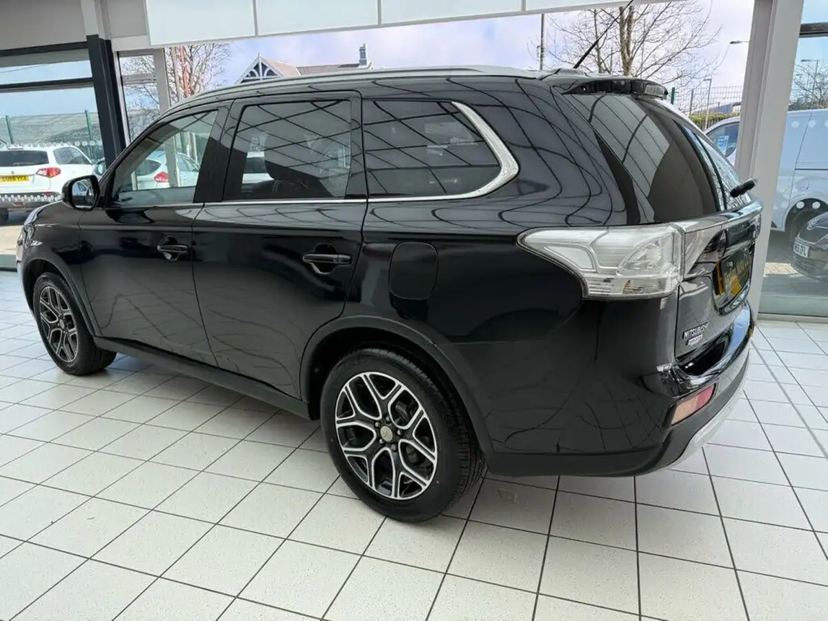 2015-mitsubishi-outlander-22di-d-gx4-big-8