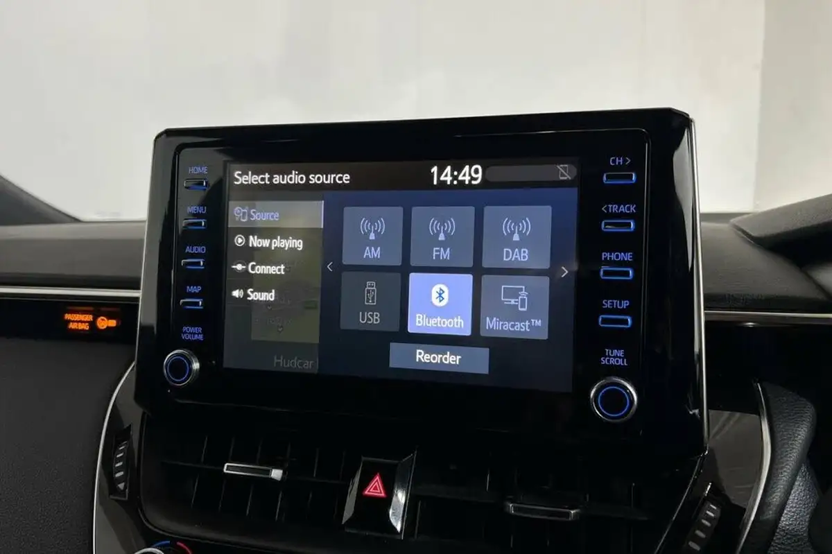 2022-toyota-corolla-18-vvt-i-icon-tech-trk-hatchback-5d-big-18