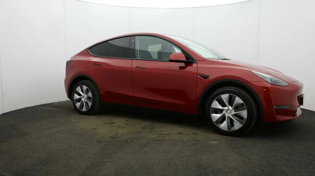 2022-tesla-model-y-e-long-range-big-41