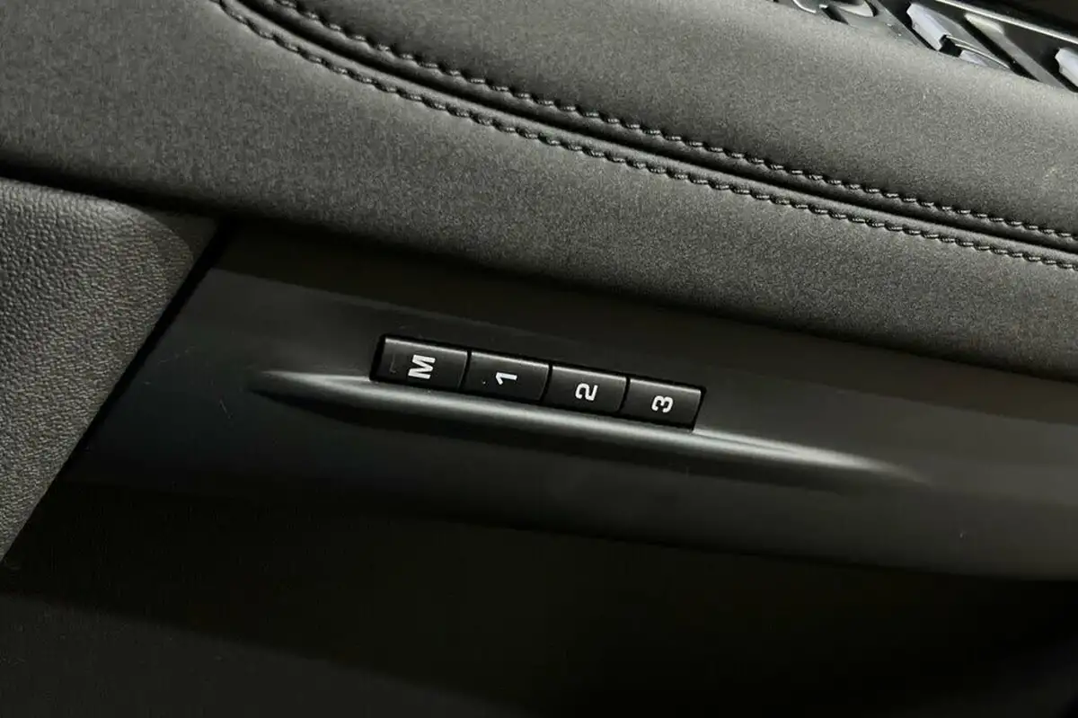 2022-land-rover-range-rover-evoque-15-p300e-r-dynamic-se-big-18