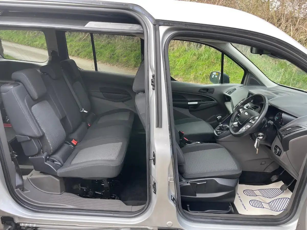 2021-ford-grand-tourneo-connect-15-zetec-120ps-big-11