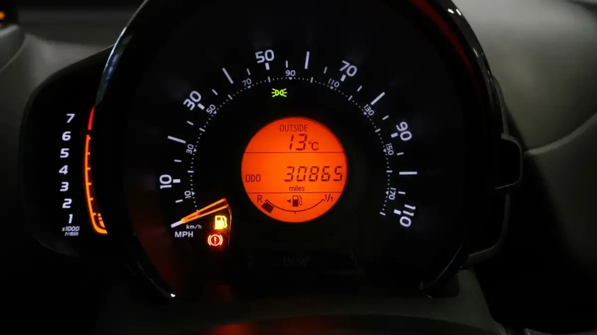2020-citroen-c1-10-vti-shine-5d-big-9