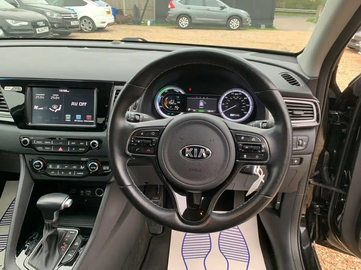 2018-kia-niro-16-gdi-3-156kwh-16-alloy-wheels-big-12